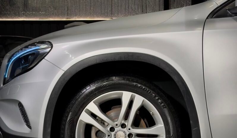 
								Mercedes-Benz GLA 200d full									