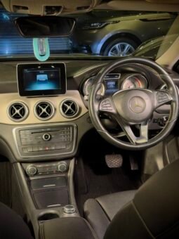 
										Mercedes-Benz GLA 200d full									