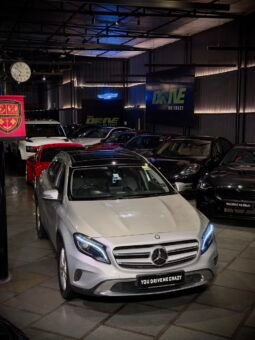 
										Mercedes-Benz GLA 200d full									