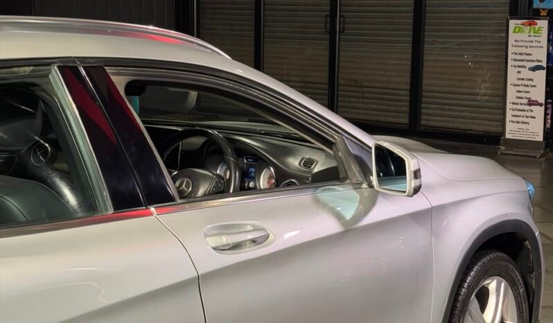 
								Mercedes-Benz GLA 200d full									