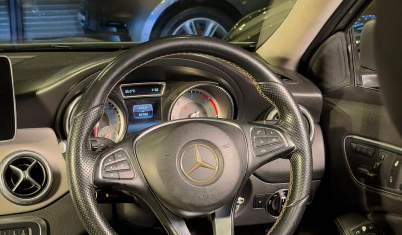 
								Mercedes-Benz GLA 200d full									