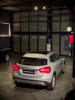 
										Mercedes-Benz GLA 200d full									
