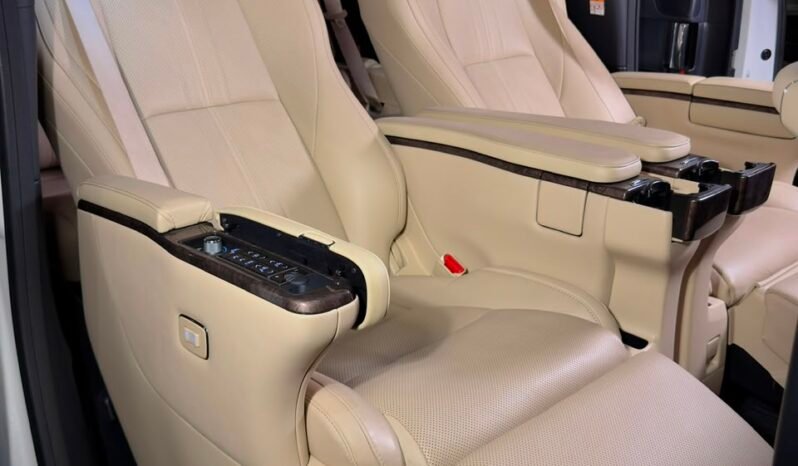 
								2022 Toyota Vellfire Executive Lounge full									