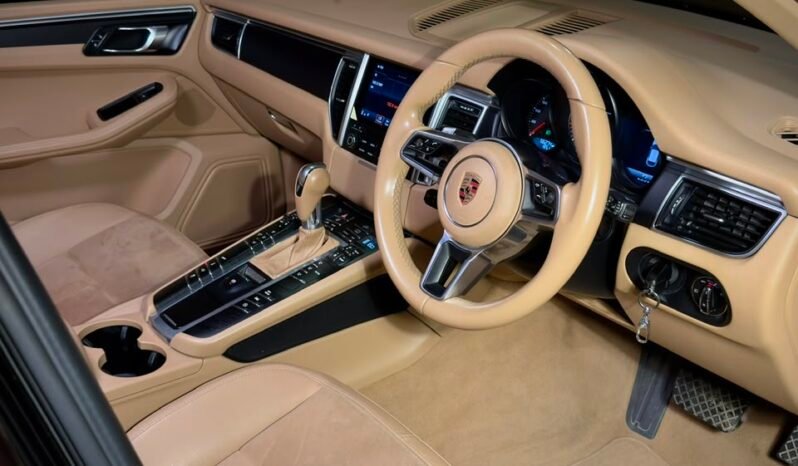 
								2017 Porsche Macan R4 Petrol full									