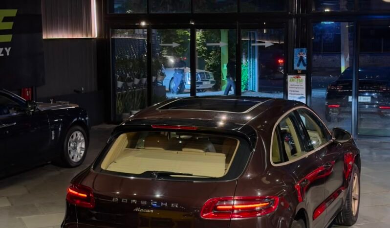 
								2017 Porsche Macan R4 Petrol full									