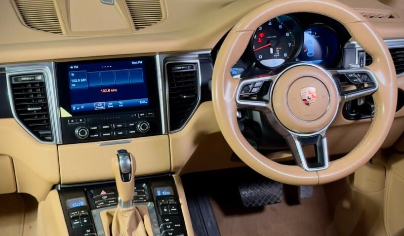 
								2017 Porsche Macan R4 Petrol full									