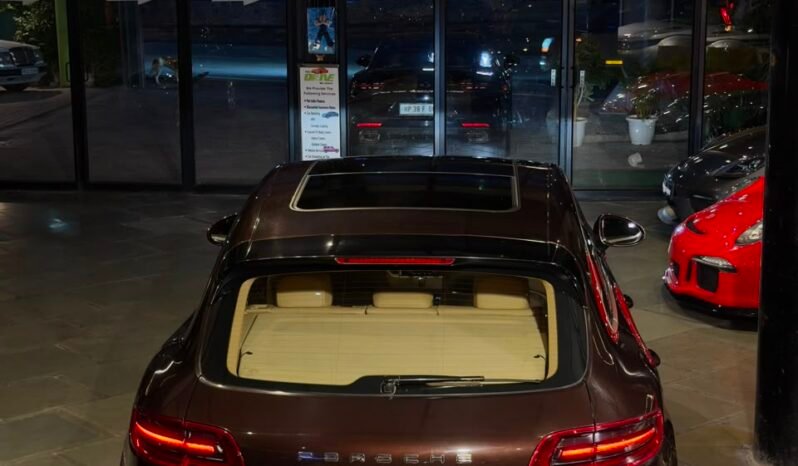 
								2017 Porsche Macan R4 Petrol full									