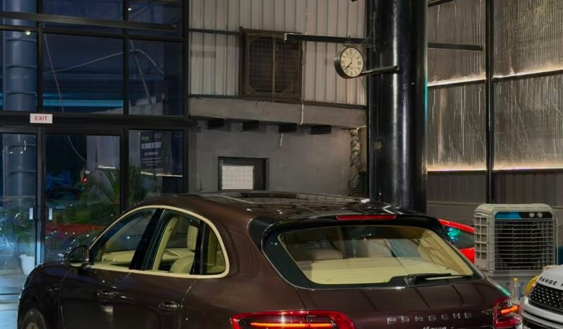 
								2017 Porsche Macan R4 Petrol full									