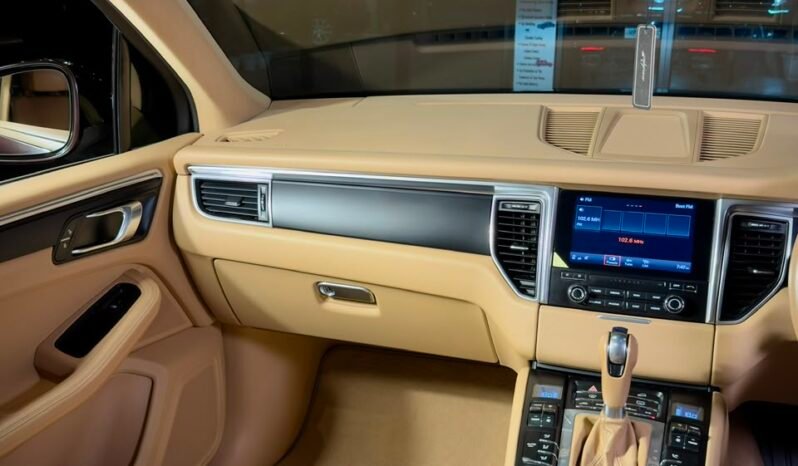 
								2017 Porsche Macan R4 Petrol full									