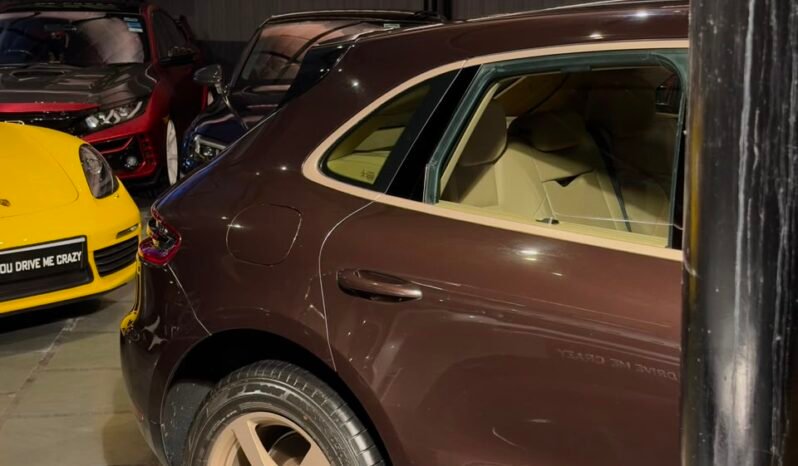 
								2017 Porsche Macan R4 Petrol full									