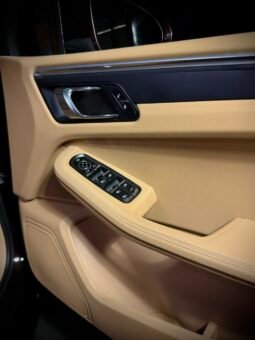 
										2017 Porsche Macan R4 Petrol full									