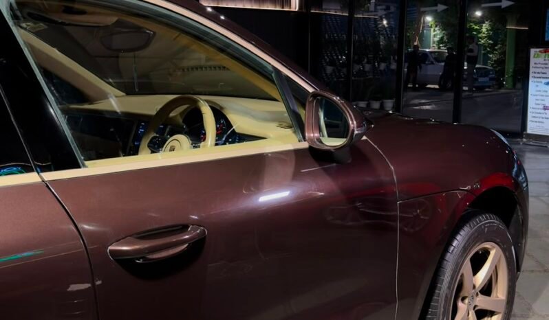 
								2017 Porsche Macan R4 Petrol full									