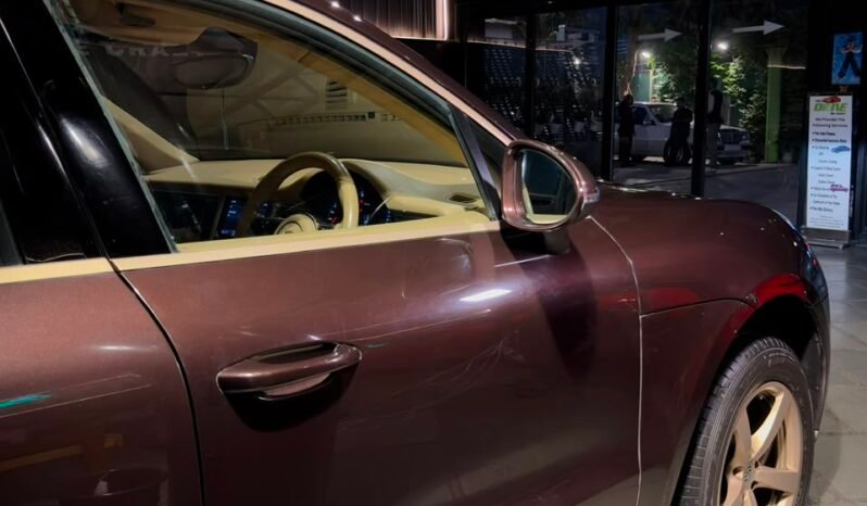 
								2017 Porsche Macan R4 Petrol full									