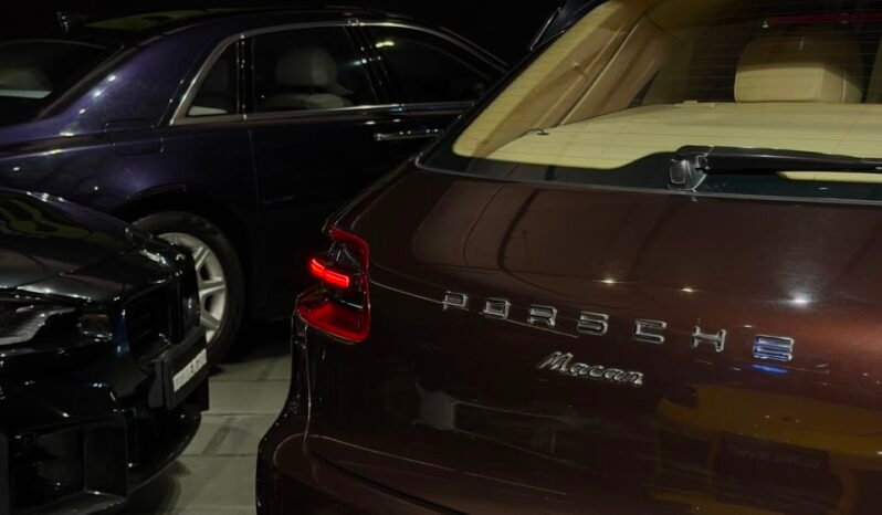 
								2017 Porsche Macan R4 Petrol full									