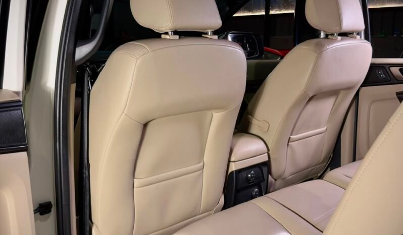 
								2024 Ford Endeavour Titanium 2.0 AT full									