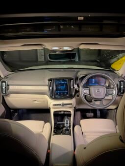 
										2022 Volvo XC40 B4 Petrol full									
