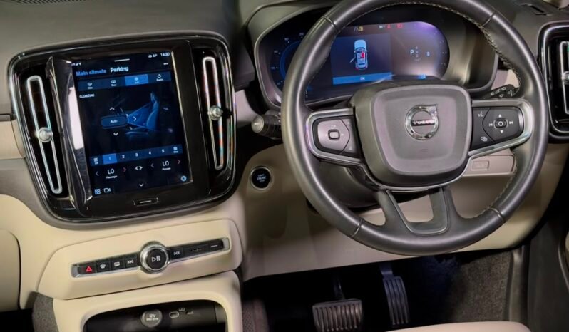 
								2022 Volvo XC40 B4 Petrol full									
