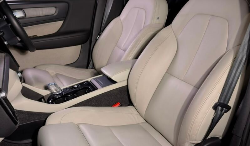
								2022 Volvo XC40 B4 Petrol full									