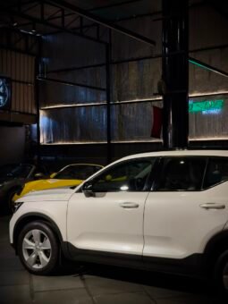 
										2022 Volvo XC40 B4 Petrol full									