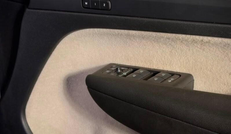 
								2022 Volvo XC40 B4 Petrol full									