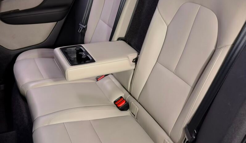 
								2022 Volvo XC40 B4 Petrol full									