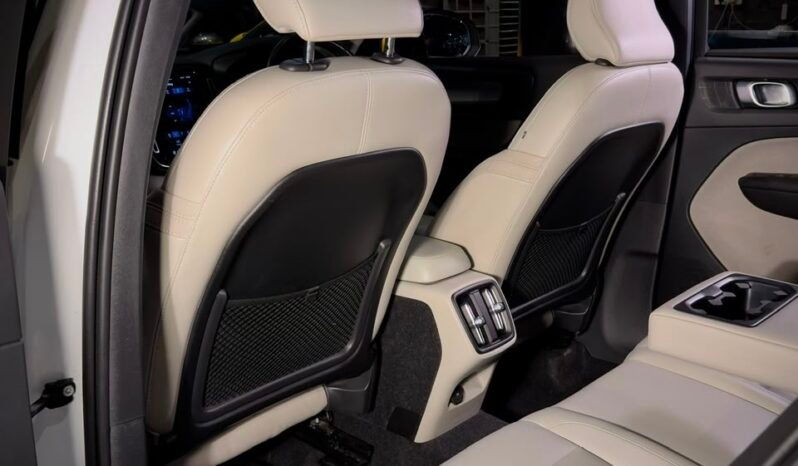 
								2022 Volvo XC40 B4 Petrol full									
