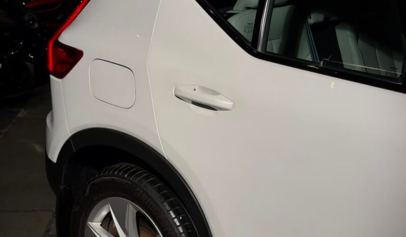 
								2022 Volvo XC40 B4 Petrol full									