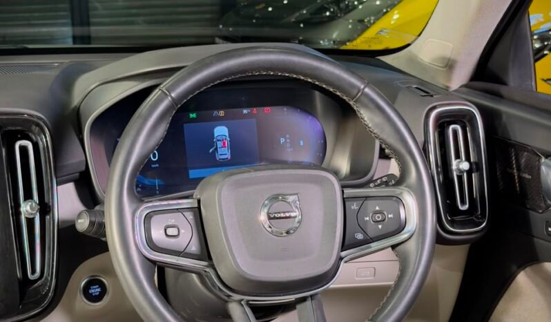 
								2022 Volvo XC40 B4 Petrol full									
