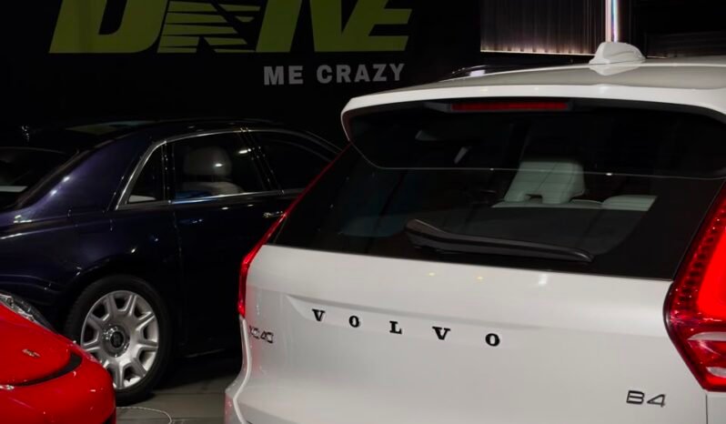 
								2022 Volvo XC40 B4 Petrol full									