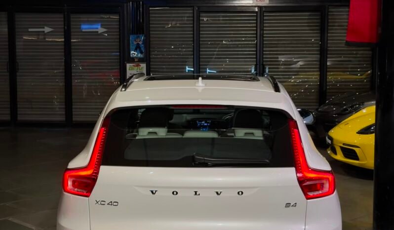 
								2022 Volvo XC40 B4 Petrol full									