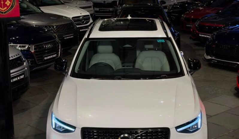 
								2022 Volvo XC40 B4 Petrol full									