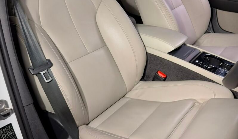 
								2022 Volvo XC40 B4 Petrol full									