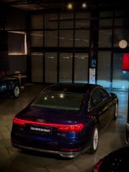 
										2020 Audi A8L 55 TFSI Technology full									