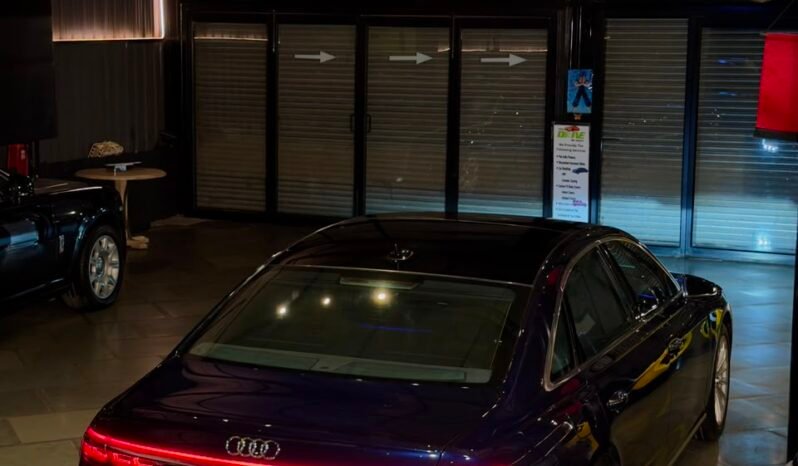 
								2020 Audi A8L 55 TFSI Technology full									