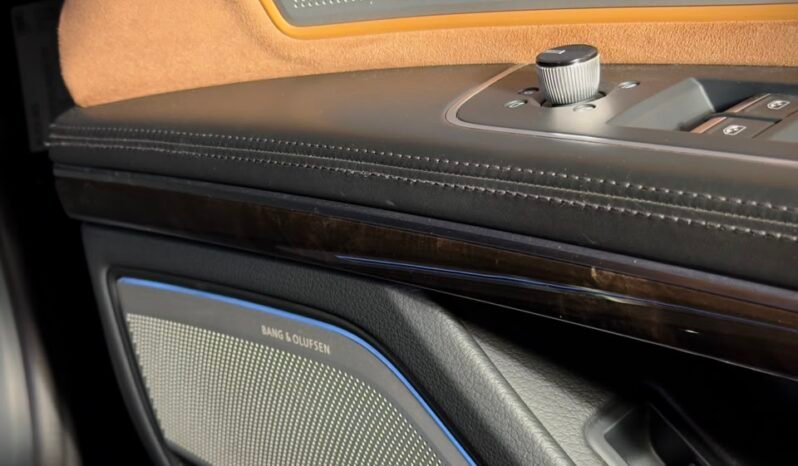 
								2020 Audi A8L 55 TFSI Technology full									