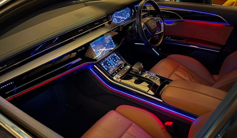 
								2020 Audi A8L 55 TFSI Technology full									