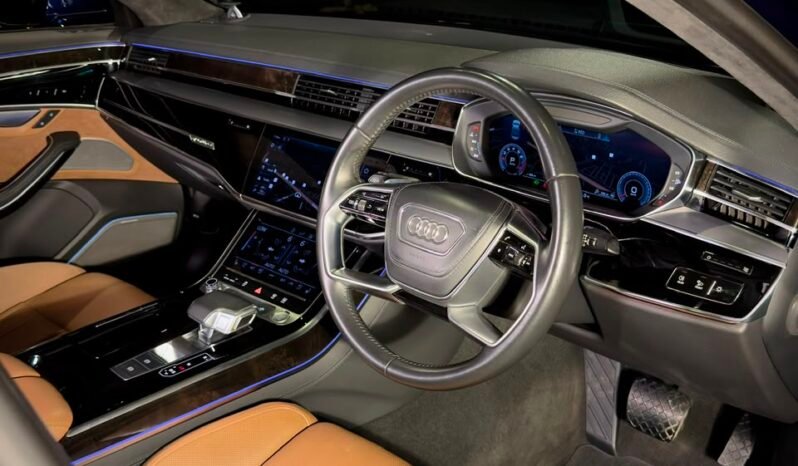 
								2020 Audi A8L 55 TFSI Technology full									
