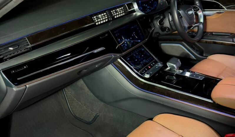 
								2020 Audi A8L 55 TFSI Technology full									