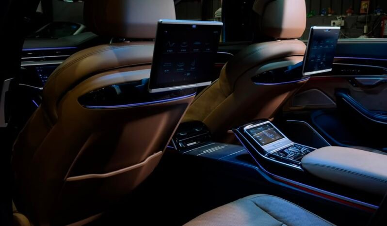 
								2020 Audi A8L 55 TFSI Technology full									