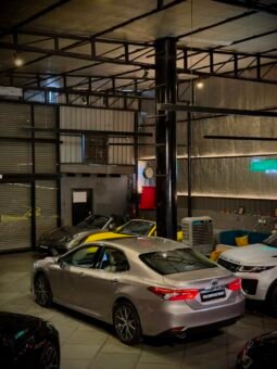 
										2023 Toyota Camry Hybrid full									