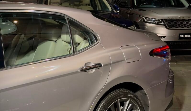 
								2023 Toyota Camry Hybrid full									