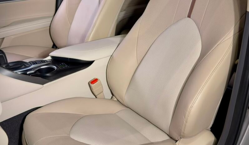 
								2023 Toyota Camry Hybrid full									
