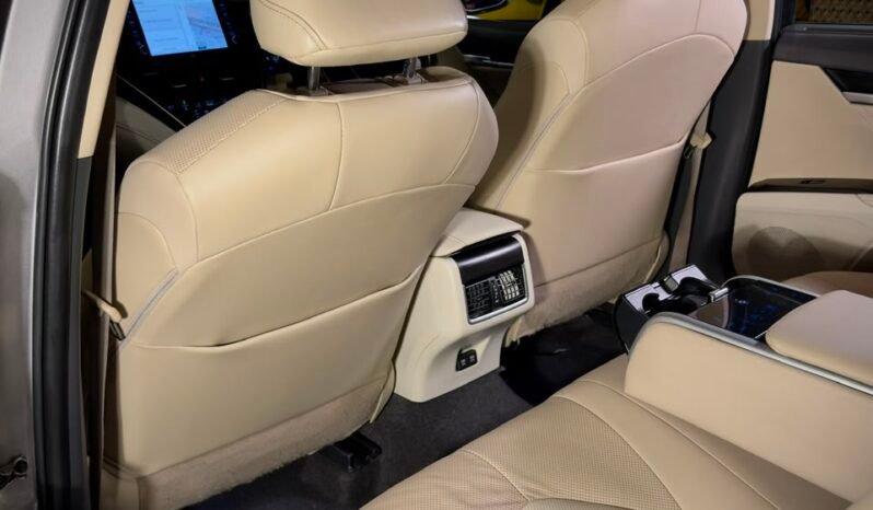 
								2023 Toyota Camry Hybrid full									