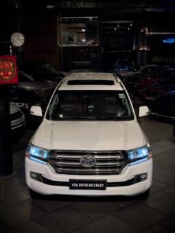 
										2017 Toyota Land Cruiser LC200 VX V8 full									