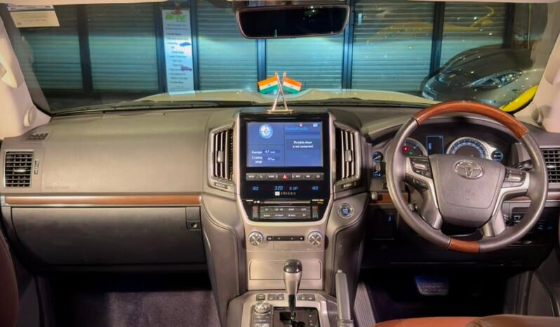 
								2017 Toyota Land Cruiser LC200 VX V8 full									