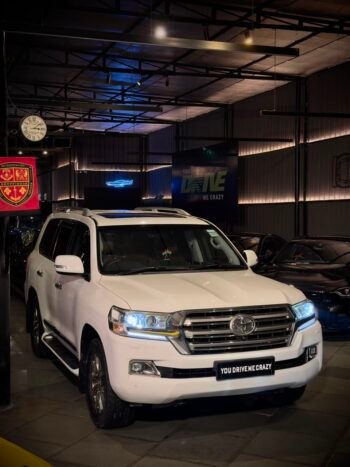2017 Toyota Land Cruiser LC200 VX V8