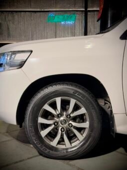 
										2017 Toyota Land Cruiser LC200 VX V8 full									