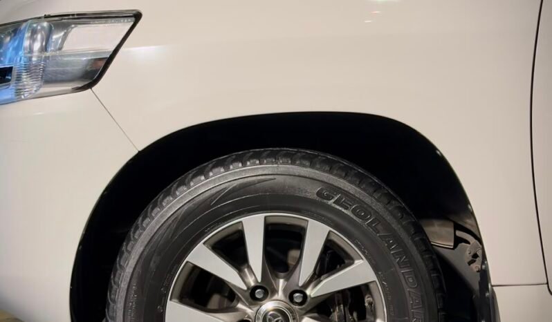 
								2017 Toyota Land Cruiser LC200 VX V8 full									