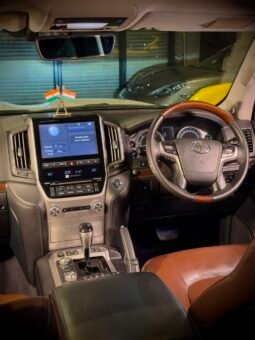 
										2017 Toyota Land Cruiser LC200 VX V8 full									