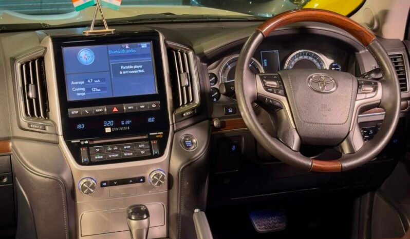 
								2017 Toyota Land Cruiser LC200 VX V8 full									